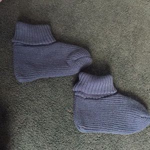 BRAND NEW NITTED SLIPPERS